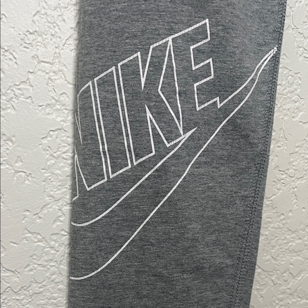 Nike Women’s Size Medium Gray Logo Tee and Leggings Set - Picture 9 of 10